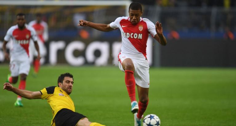 Em jogo adiado após explosões, Monaco vence Borussia fora e abre vantagem na Liga