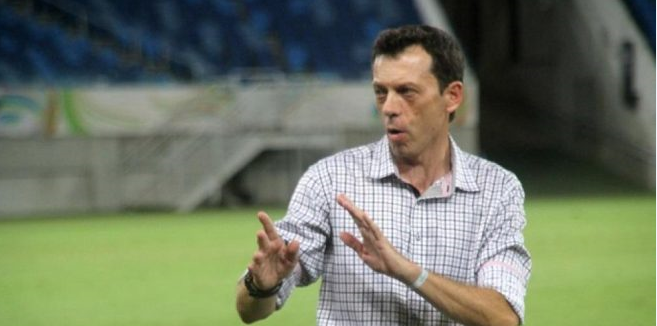 Fernando Tonet, treinador do Parnahyba-PI, clube que vai disputar a quarta divisão, foi o primeiro a ter o registro no país