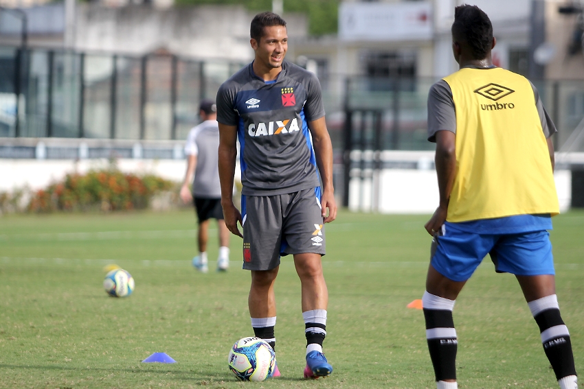 Jean comemora evolução técnica do Vasco e destaca clima de tranquilidade no clube