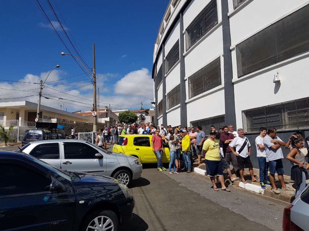 Pontepretanos fizeram fila desde as primeiras horas da manhã nesta quinta-feira