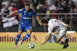 Irritado, Rodrigo Caio cita Barça e Corinthians ao crer em virada sobre Cruzeiro