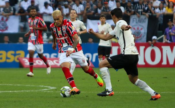 Corinthians passou pelo Botafogo e agora tenta segurar o São Paulo