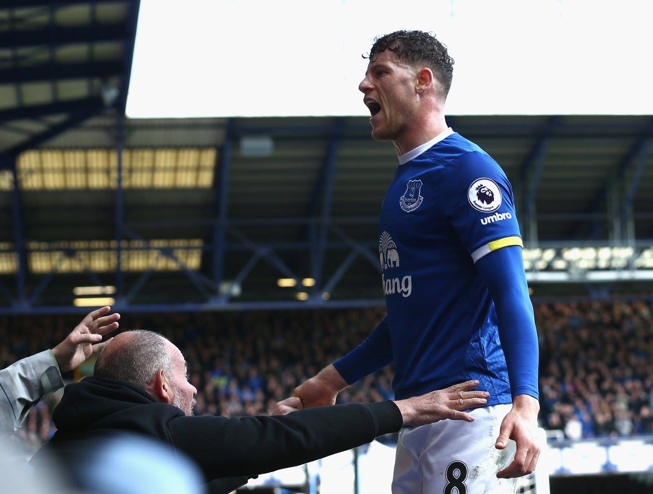 INGLÊS: Everton vence, ultrapassa o United e assume 5º lugar; Leicester vacila e empata