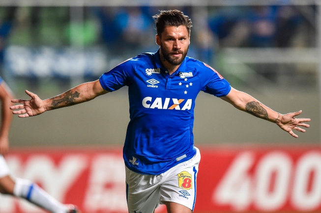 Com retornos de Henrique e Sóbis, Mano relaciona 23 para jogo do Cruzeiro
