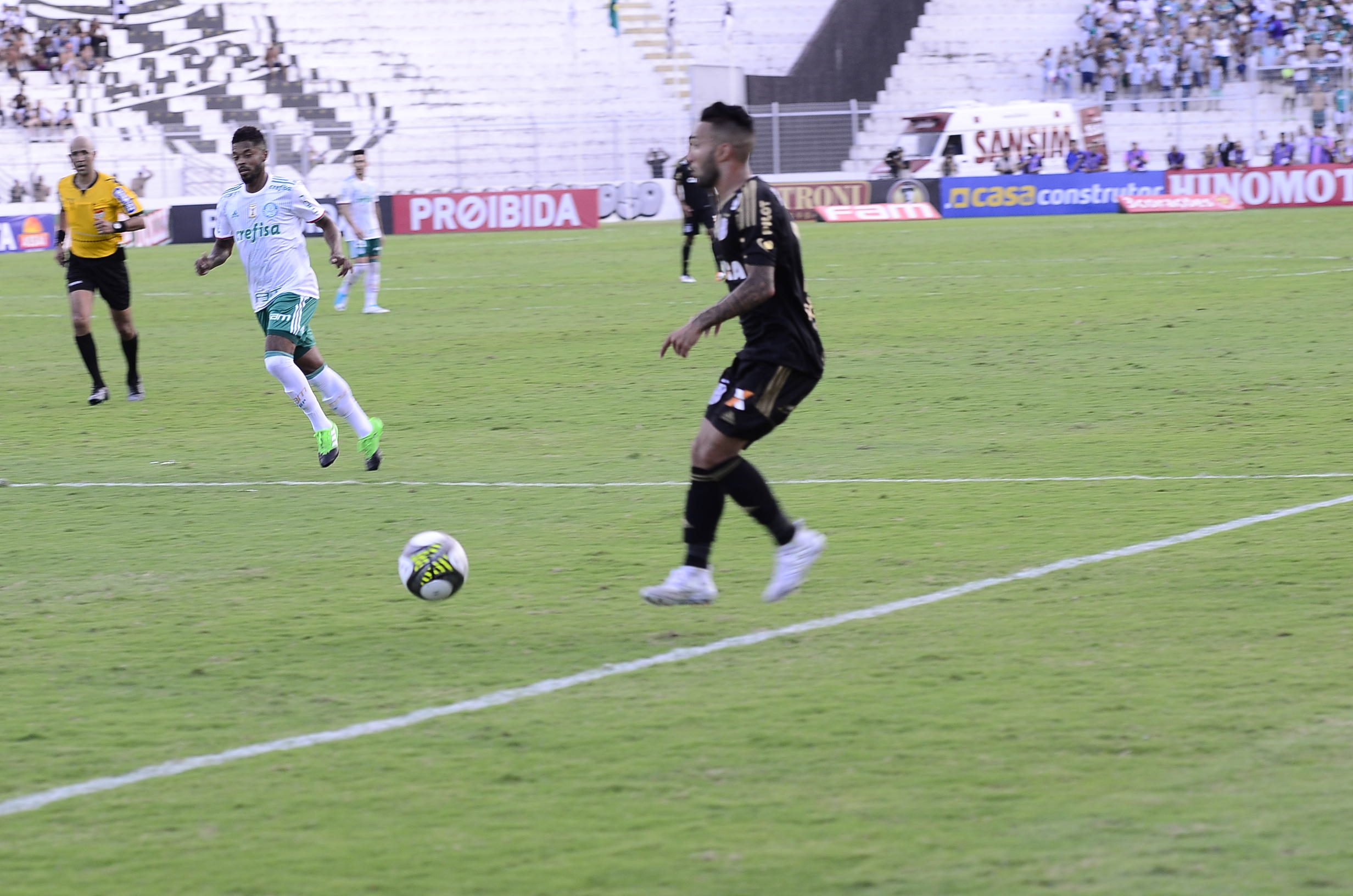 Não fosse o juizão ignorar pênalti claro, seriam quatro na sacola do Palmeiras