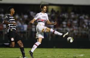 Paulistão: FPF parabeniza zagueiro do São Paulo por fair-play em clássico