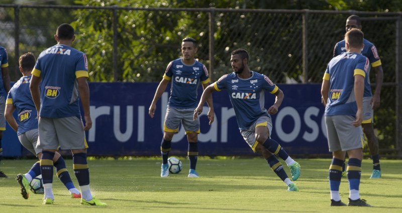 Poupados na sexta, Mayke, Hudson e atacante são relacionados pelo Cruzeiro para semi