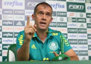 Técnico do Palmeiras vê queda no Paulista como lição: 'Não basta só ter nome'