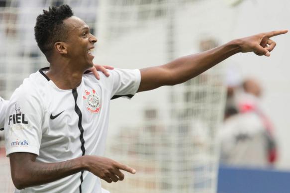 Jô confirmou a fama de Rei dos Clássicos e marcou outro gol contra o São Paulo