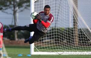 Sidão admite que atuou com dores para tentar se firmar no São Paulo