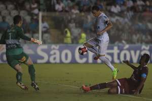 David Braz festeja volta do Santos à Vila na quarta; Dorival faz testes no time