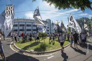 Paulistão: Torcida da Ponte Preta acampa no estádio por ingressos para a final