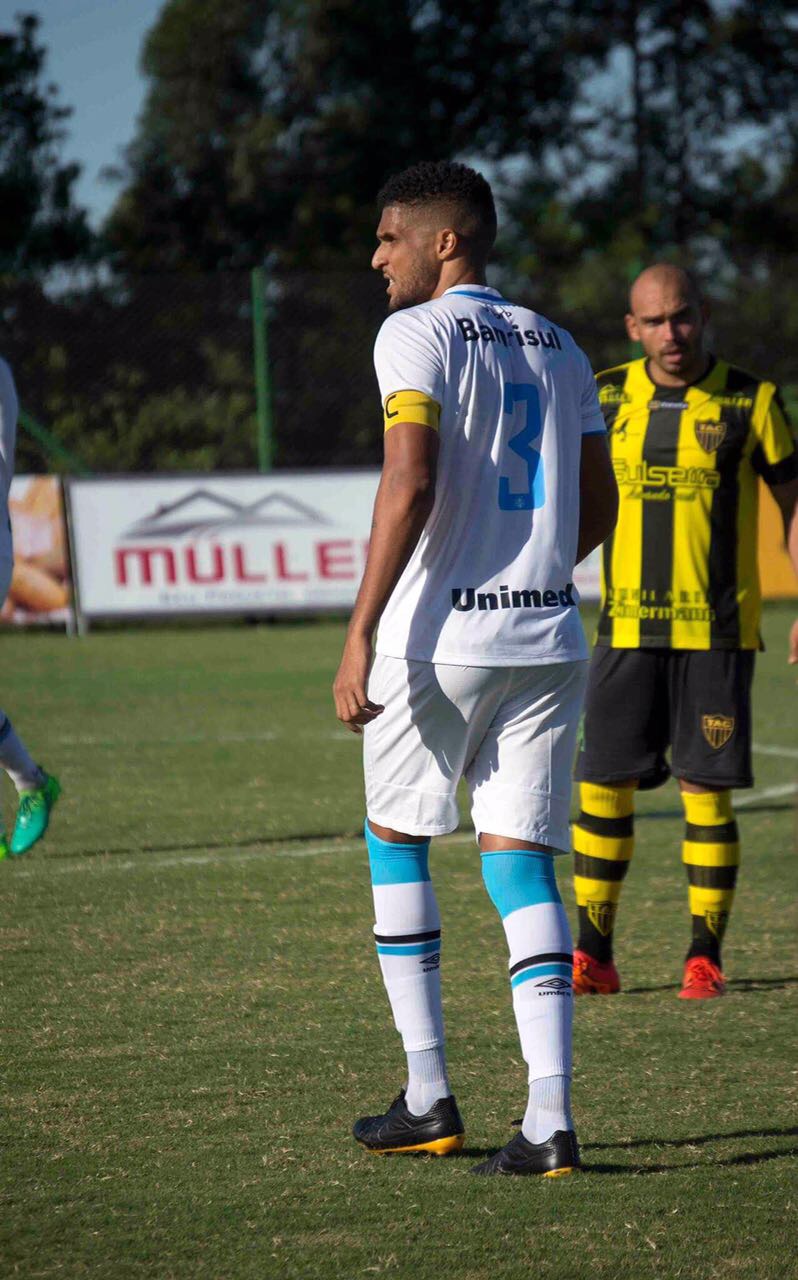 Gaúcho: Com segurança, jovem Lucas Rex lidera Grêmio B na Segunda Divisão