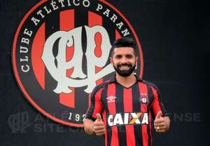 Atlético-PR contrata Guilherme, pouco aproveitado no Corinthians