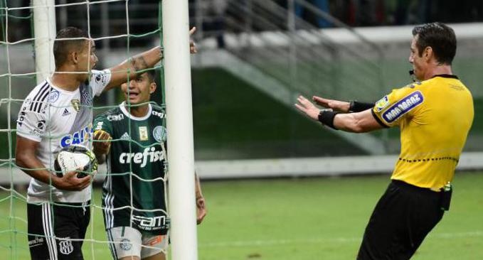 William Pottker, artilheiro da Ponte Preta. Foto: Renato Pereira