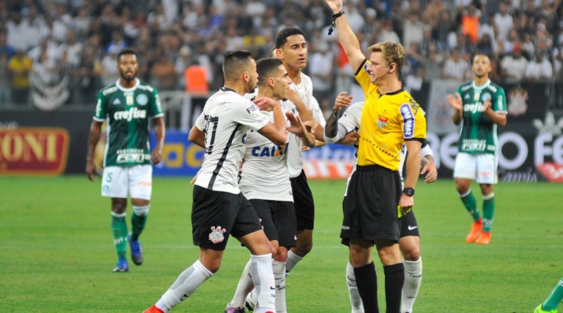 Árbitro que errou em Corinthians x Palmeiras volta a apitar na Série A3