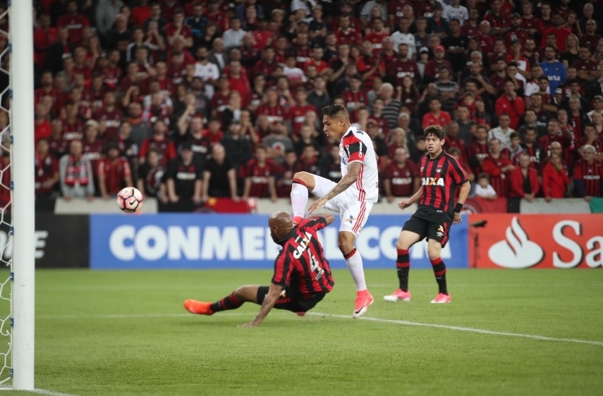 Pensando na final do Carioca, Flamengo segue direto de aeroporto para treinamento