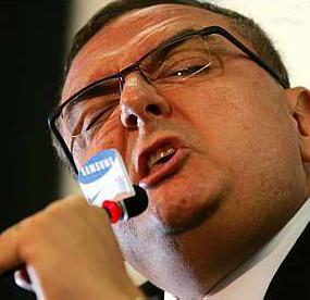 Mário Gobbi assinou os contratos