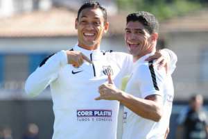 Renato e Ricardo Oliveira param no trânsito motivado por greve e perdem treino