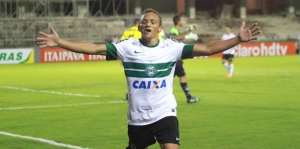 Goiás fecha com lateral Carlinhos, do Goiás, para a Série B