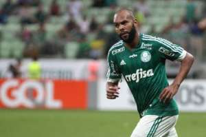 Coritiba quer lateral de rival e busca atacante Alecsandro, do Palmeiras
