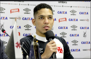 Lateral Gilberto aprova esquema 3-6-1 adotado pelo Vasco: 'Mais liberdade'