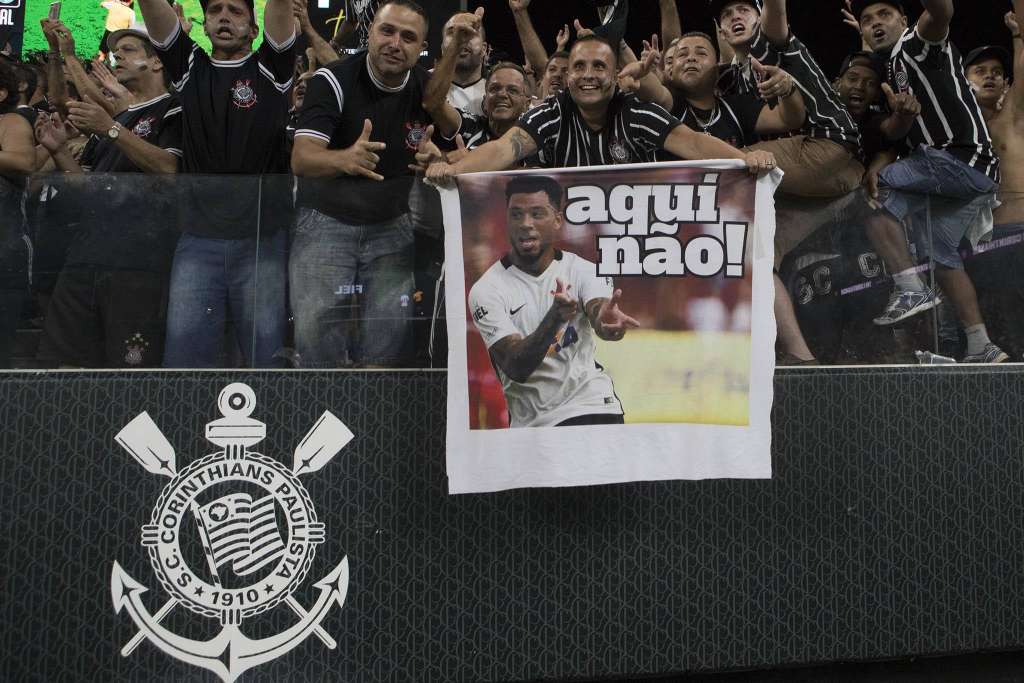 Coritiba aciona Justiça por calote do Corinthians na compra de Kazim
