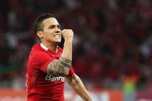 Chapecoense fica próxima de acerto com Seijas, meia do Internacional