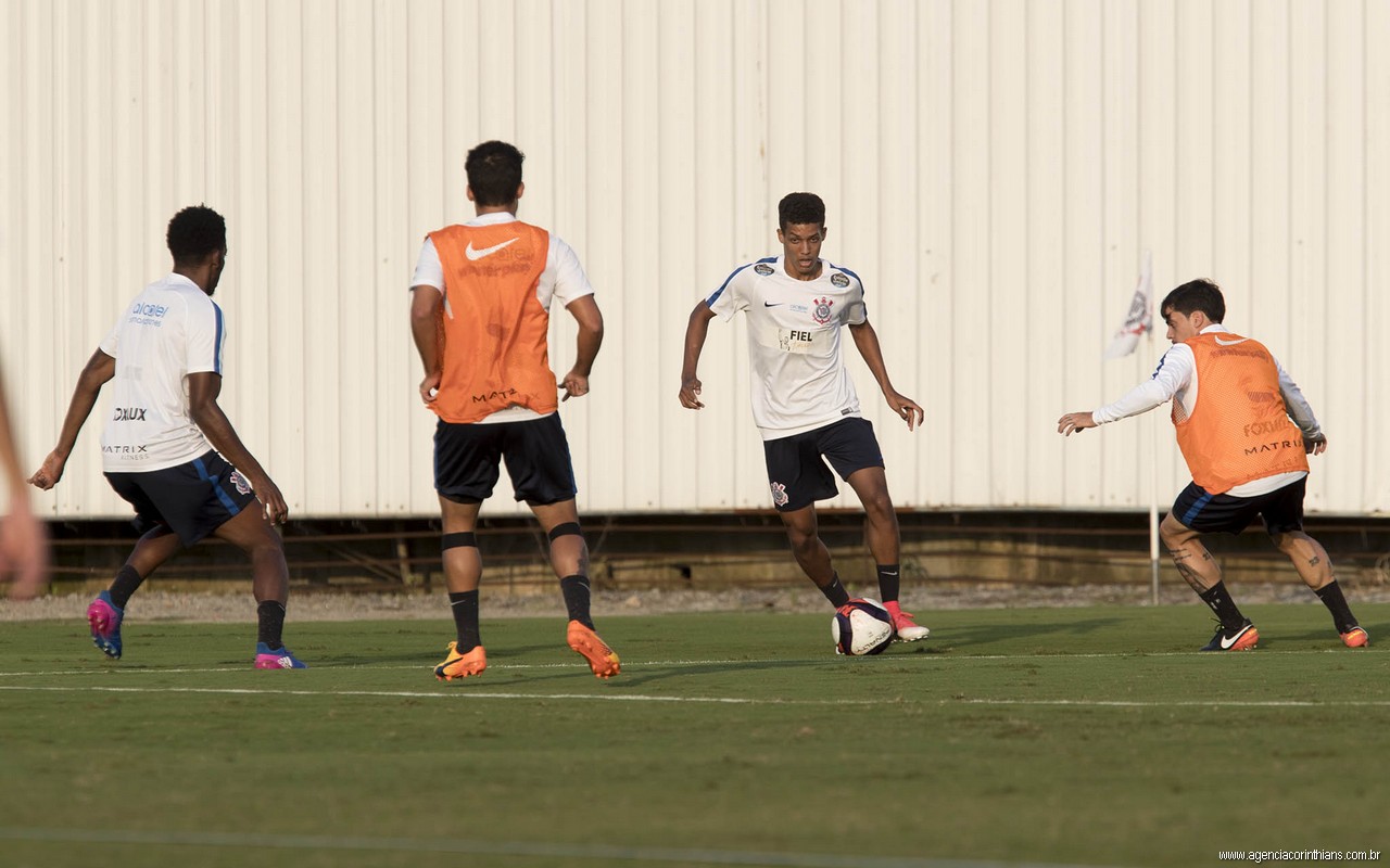 Paulistão: Mesmo suspenso, Fágner treina como titular do Corinthians para final