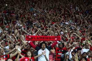 Luvas pagas por novos contratos de TV levam times do Brasil a ter receita recorde