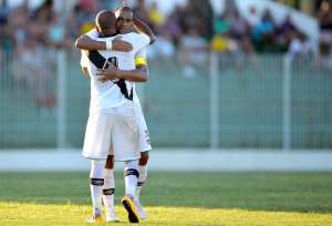 Rodrigo, zagueiro do Vasco, está muito perto de assinar com a Ponte Preta