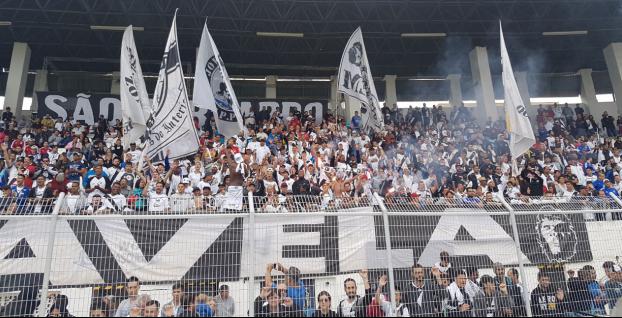 Torcedores apoiaram o time antes do treino para a final contra Corinthians