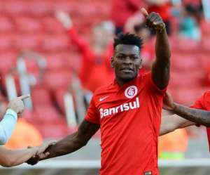 Vasco retoma negociações para retirar zagueiro Paulão do Internacional