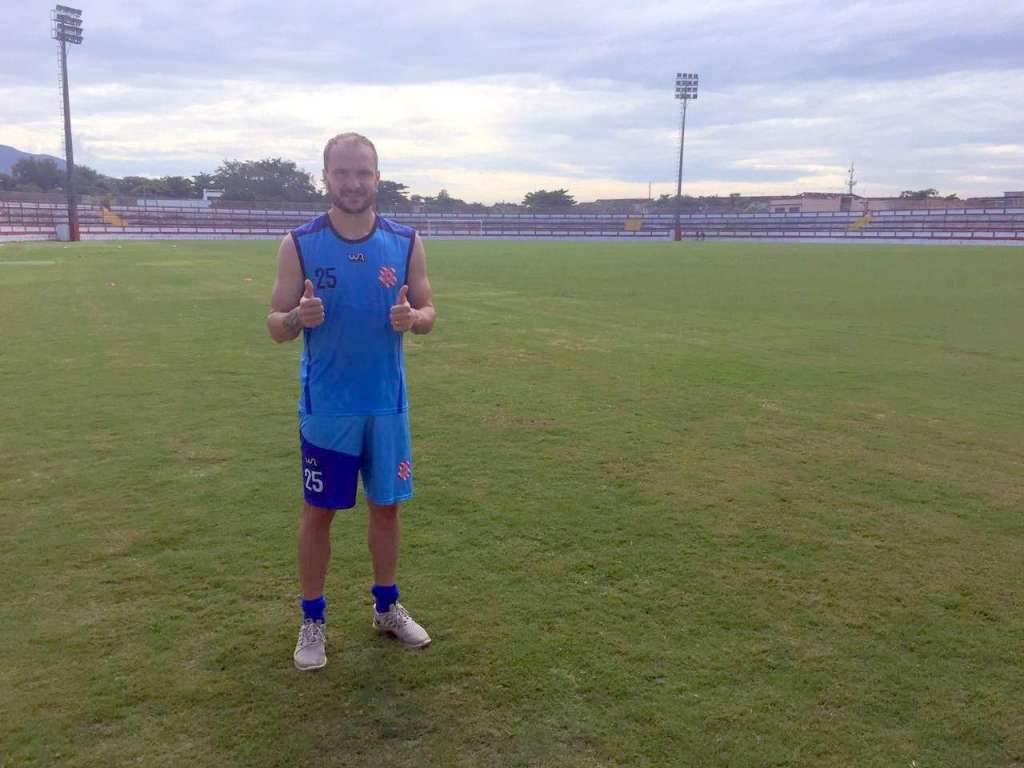 Volante Michel Schmöller assina com o Bangu para o Campeonato Brasileiro Série D (FOTO: EMERSON PEREIRA/BANGU) 