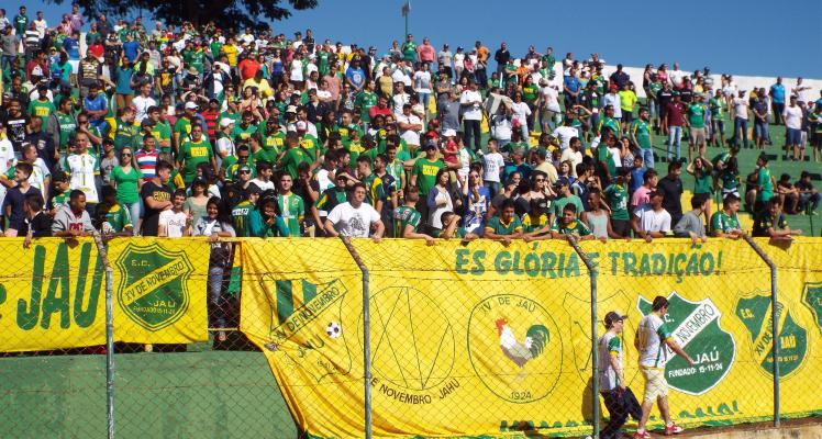 Torcida do XV de Jaú tem marcado presença no estádio Zezinho Magalhães, na cidade de Jaú Torcida do XV de Jaú tem marcado presença no estádio Zezinho Magalhães, na cidade de Jaú