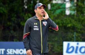 Após título baiano, Vitória acerta vinda de Ricardo Gomes