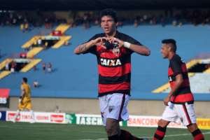 Atlético-GO pode perder atacante Júnior Viçosa para o Goiás