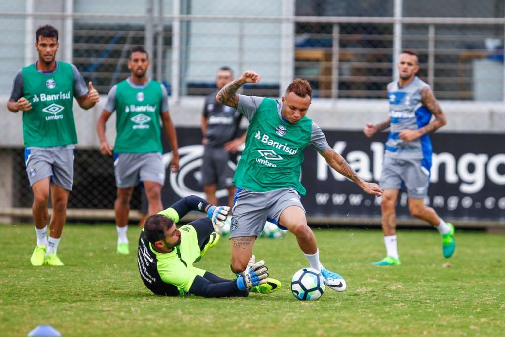 Grêmio faz trabalho físico no 1º treino do dia