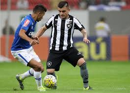 Victor Luis elogia elenco e coloca Botafogo na briga pelo título brasileiro