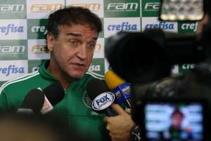 De volta ao Palmeiras, Cuca dorme no CT e tem a defesa como desafio