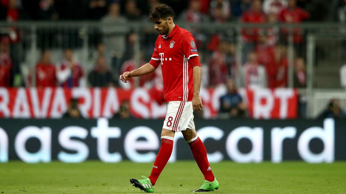 Alemão: Javi Martínez quebra clavícula durante trilha e perde fim da temporada do Bayern