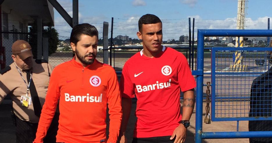 Pottker chegou a Porto Alegre para assinar com o Internacional. (Foto: Divulgação / Internacional)