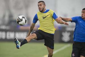 Por Clayson, Corinthians deve emprestar Claudinho para a Ponte Preta