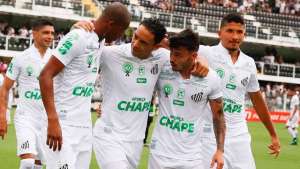 Edema na coxa tira Copete da estreia do Santos no Brasileirão e de jogo em La Paz
