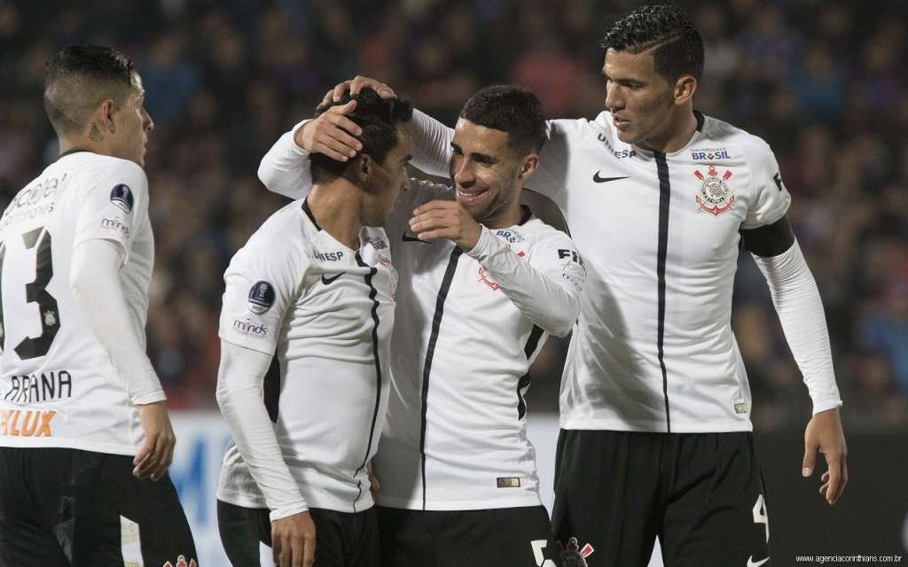 Carille enaltece Corinthians e projeta estreia no Brasileiro: 'Vamos longe'