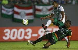 Saída de Alecsandro servirá para Palmeiras pagar dívida com o Coritiba
