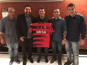 Estranho: Após ser contratado como dirigente, Petkovic é o novo técnico do Vitória