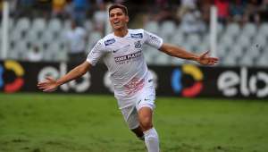 Criticado pela torcida, Vitor Bueno celebra recuperação no Santos e promete mais