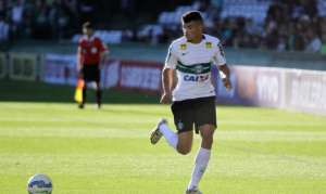Coritiba pede R$ 17 milhões para liberar zagueiro Juninho ao Palmeiras