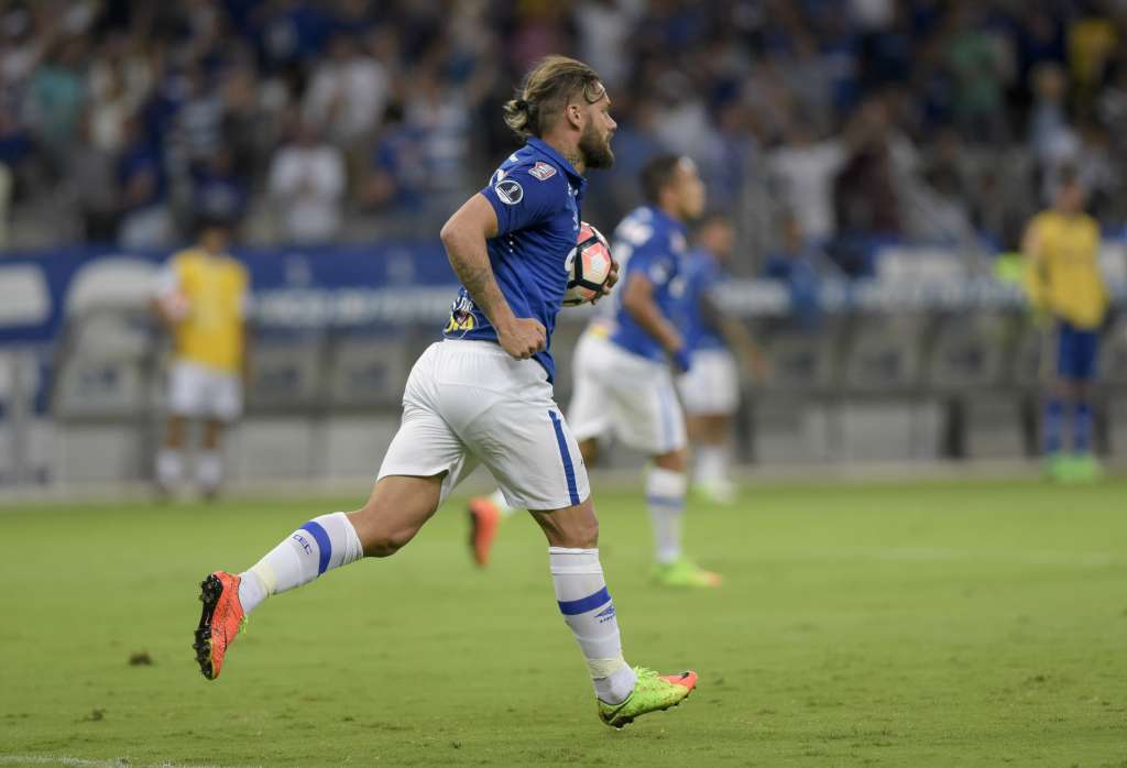 Rafael Sóbis vai desfalcar o Cruzeiro por oito semanas